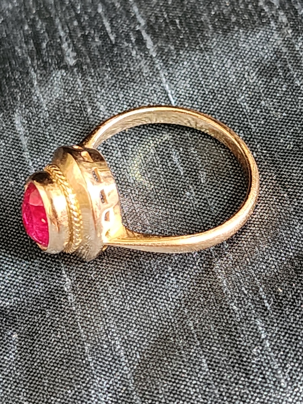 Vintage 14K Yellow Gold Oval Red Ruby Bezel Solitaire Ring Sz 8 - Picture 7 of 10